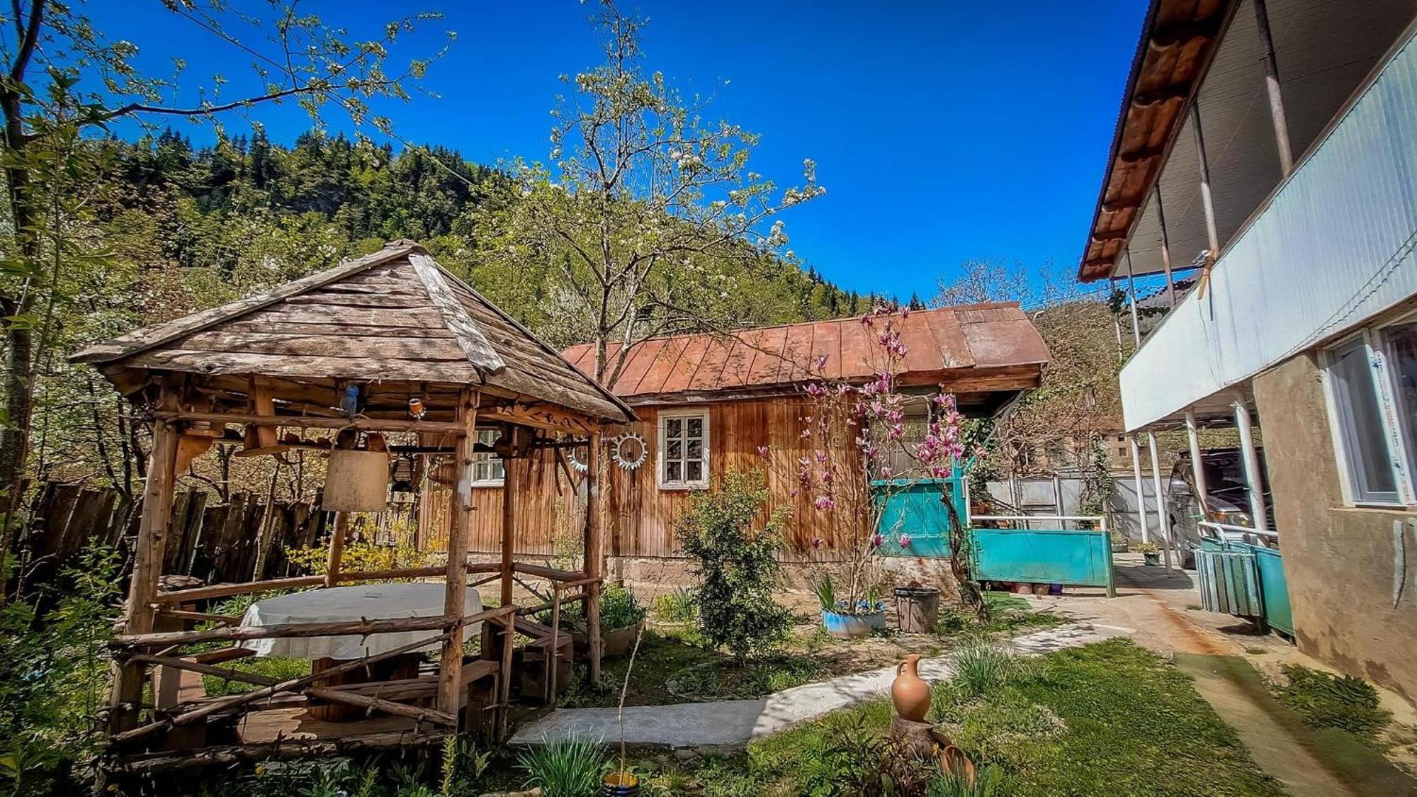 Guest House "Svaneti" Lentekhi Exterior photo